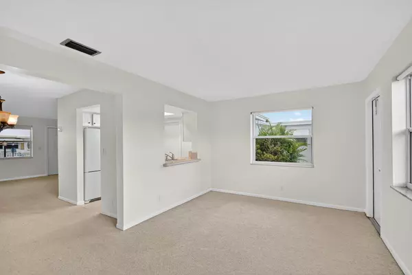 Boynton Beach, FL 33426,909 SW 5th CT