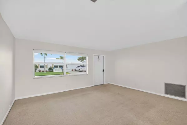Boynton Beach, FL 33426,909 SW 5th CT