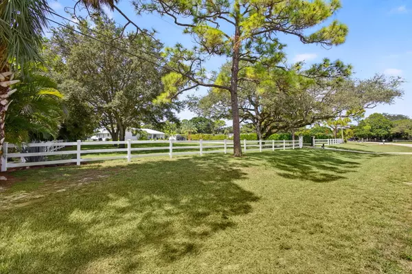 Palm Beach Gardens, FL 33418,4628 Square Lake DR