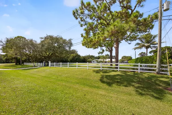 Palm Beach Gardens, FL 33418,4628 Square Lake DR