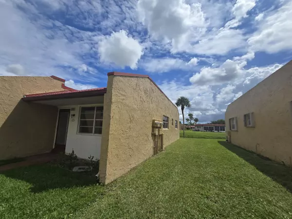 West Palm Beach, FL 33411,449 Lake Helen DR