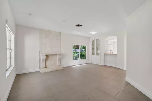 Delray Beach, FL 33444,1210 Delray Lakes DR