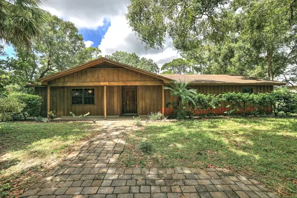 8211 93rd AVE,  Vero Beach,  FL 32967