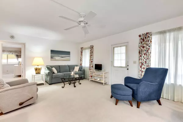 Greenacres, FL 33463,122 Lake Pine CIR B-1