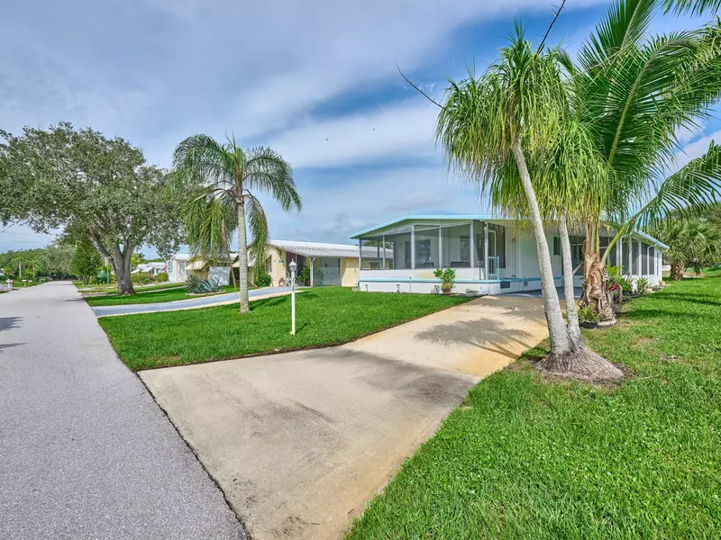7129 SE Bluebird CIR, Hobe Sound, FL 33455