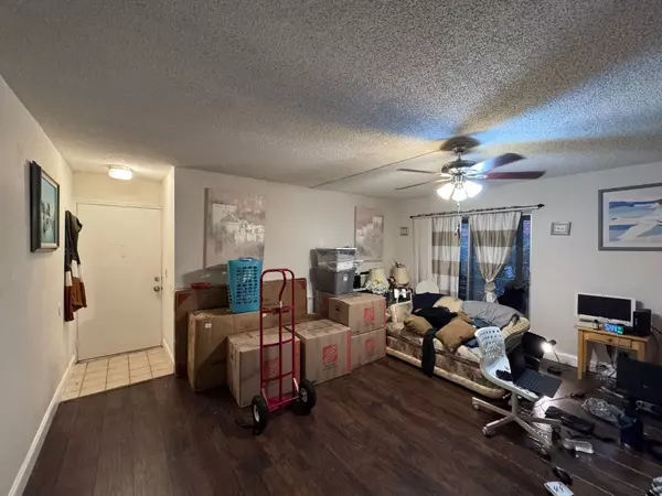 Boca Raton, FL 33428,22715 SW 66th AVE 105