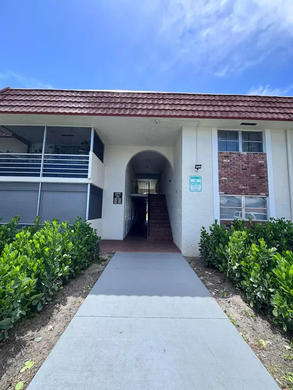 Boca Raton, FL 33428,22715 SW 66th AVE 105