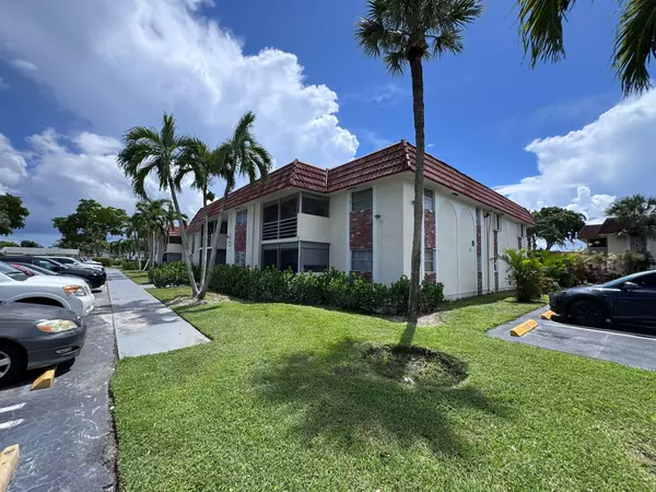 Boca Raton, FL 33428,22715 SW 66th AVE 105