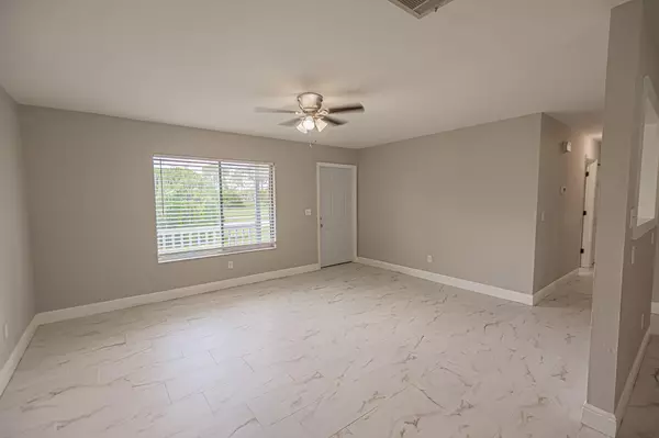 Port Saint Lucie, FL 34953,537 SW Bridgeport DR