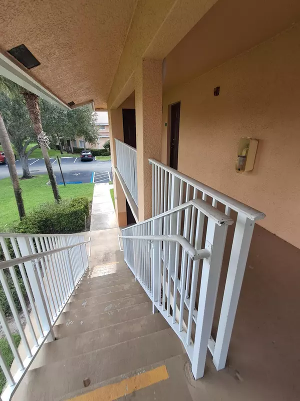 Port Saint Lucie, FL 34986,141 SW Palm DR 207