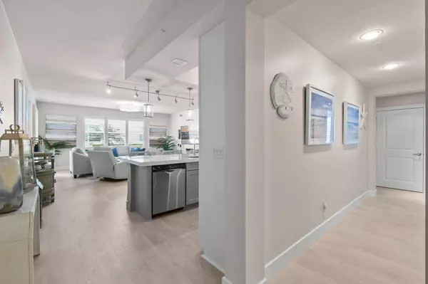 Juno Beach, FL 33408,915 S Bay Colony DR