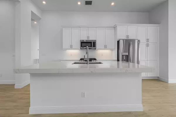 Port Saint Lucie, FL 34952,213 SE Via Sangro