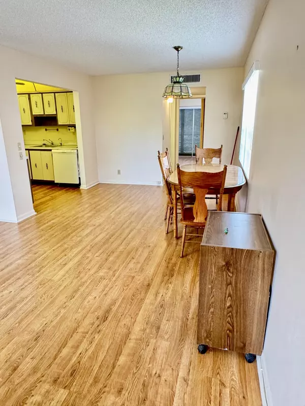 Delray Beach, FL 33484,799 Burgundy Q 799