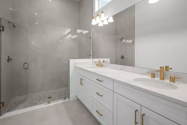 Port Saint Lucie, FL 34952,399 SE Via Sangro