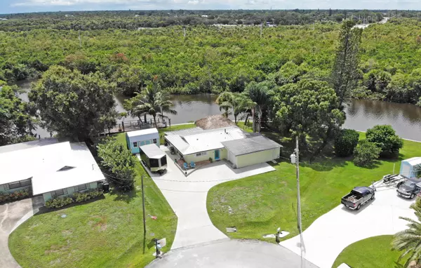 Port Saint Lucie, FL 34952,702 Ramie CT