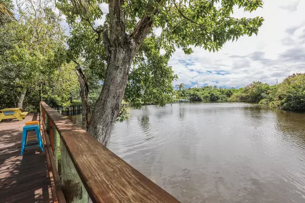 Port Saint Lucie, FL 34952,702 Ramie CT