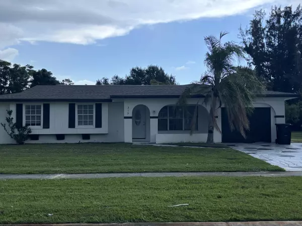 Port Saint Lucie, FL 34983,319 NE Camelot DR