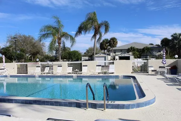 1522 SE Royal Green CIR P-204, Port Saint Lucie, FL 34952