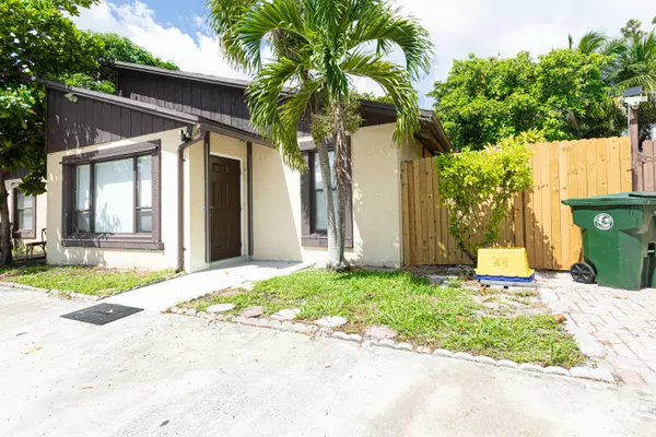 Greenacres, FL 33463,3755 Mil Lake CT