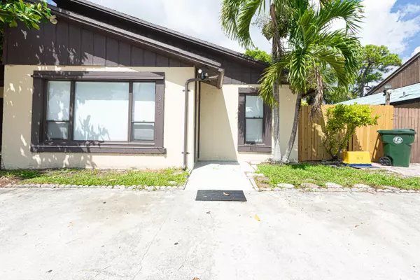 Greenacres, FL 33463,3755 Mil Lake CT