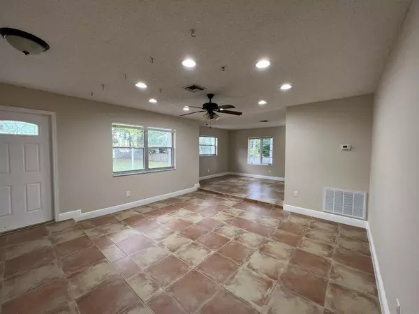 Lake Worth, FL 33467,5170 2nd RD