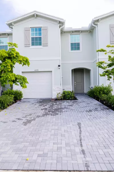 4370 Pond Lily LN, Greenacres, FL 33467