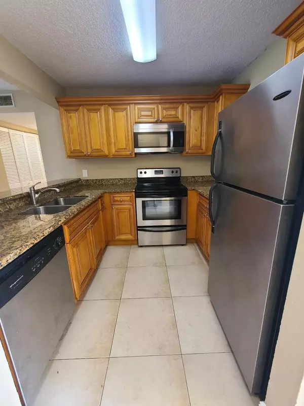 West Palm Beach, FL 33411,1601 Balfour Point DR G