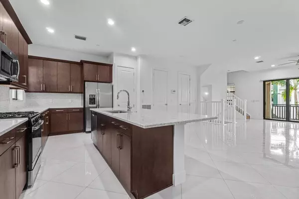 Palm Beach Gardens, FL 33418,7115 Edison PL