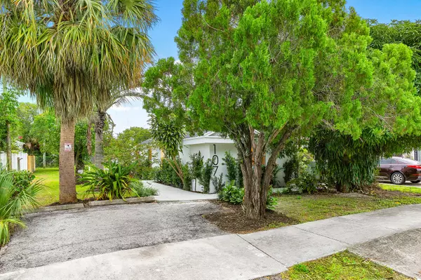 107 SW 4th AVE, Delray Beach, FL 33444