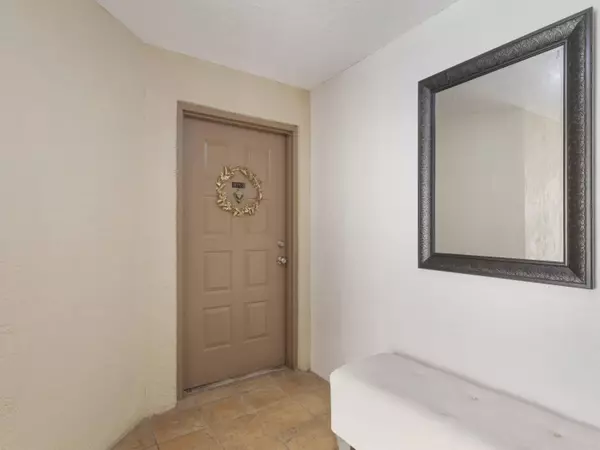 Delray Beach, FL 33444,955 Egret CIR 101