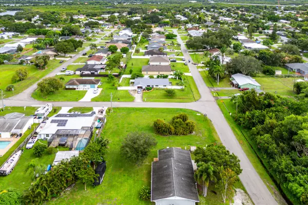 Port Saint Lucie, FL 34983,721 SE Fallon DR