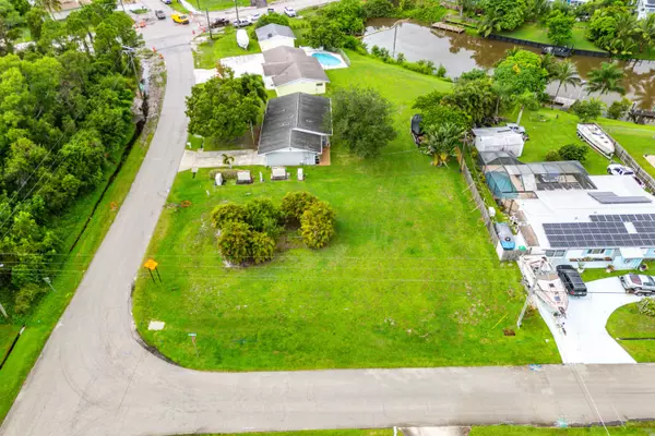 Port Saint Lucie, FL 34983,721 SE Fallon DR