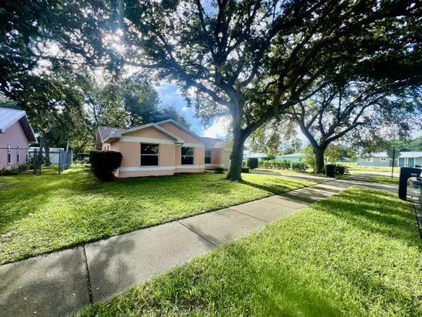 Fort Pierce, FL 34950,1200 Palm Walk LN