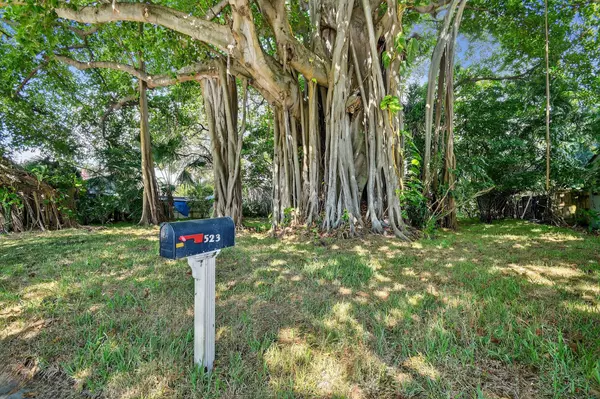 Lake Worth, FL 33460,523 S M 1 ST 1