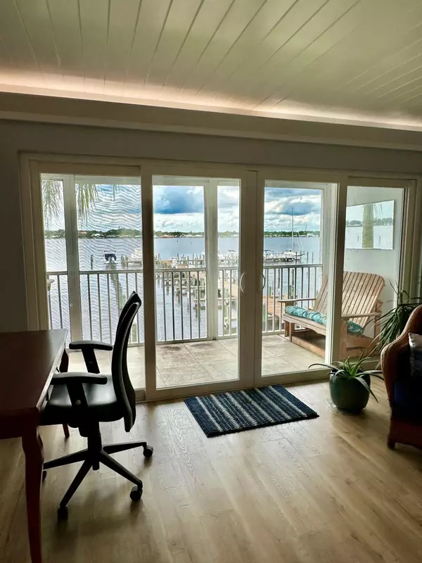 Stuart, FL 34994,1868 SW Palm City RD 202