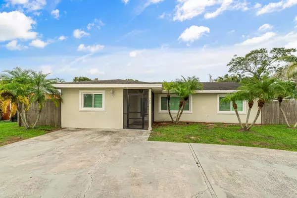 573 SE Floresta DR, Port Saint Lucie, FL 34983