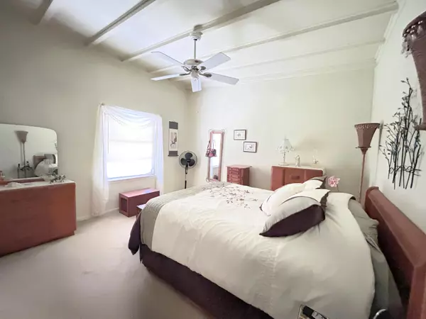 Fort Lauderdale, FL 33304,1111 N Victoria Park RD 1-4