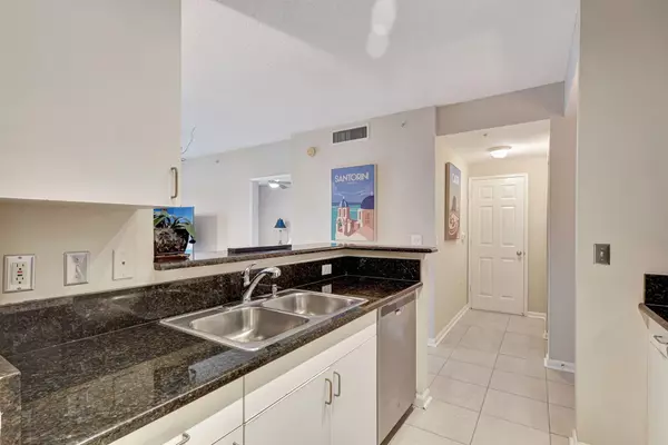 West Palm Beach, FL 33401,630 S Sapodilla AVE 203