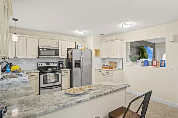 232 SW Kimball CIR, Port Saint Lucie, FL 34953