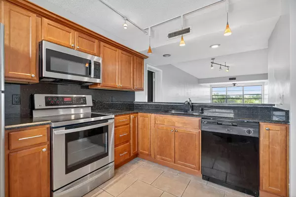 West Palm Beach, FL 33409,3507 Village BLVD 402