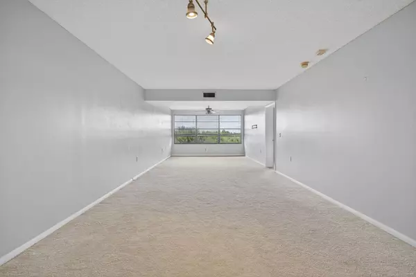 West Palm Beach, FL 33409,3507 Village BLVD 402