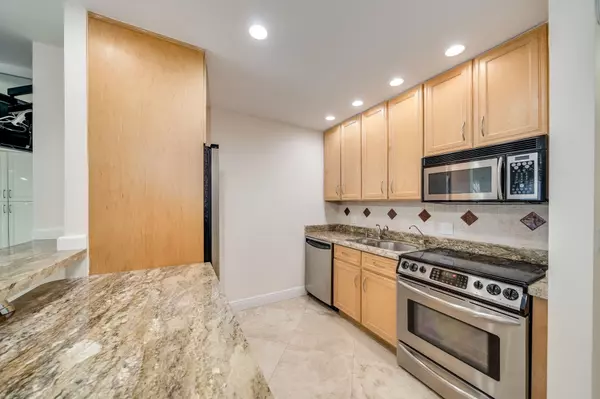 Pompano Beach, FL 33062,405 N Ocean BLVD 122