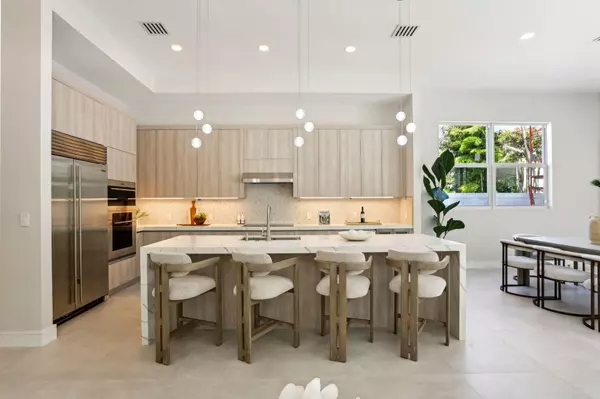 Delray Beach, FL 33483,827 N Lake AVE