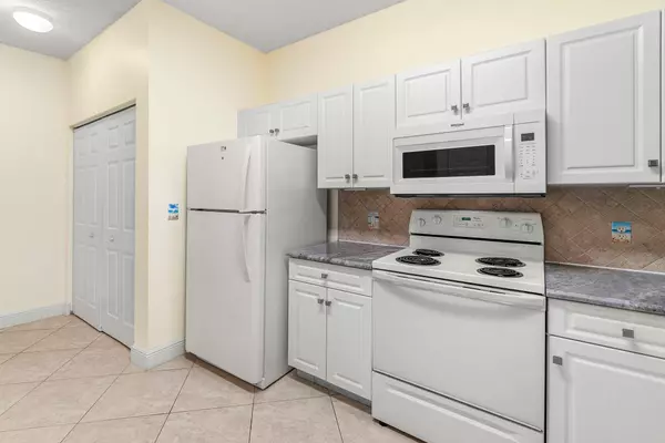 Tequesta, FL 33469,112 Lighthouse CIR D