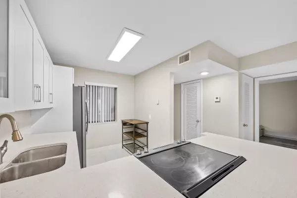 Lake Worth, FL 33467,4539 Luxemburg CT 104