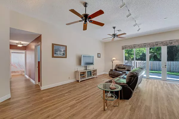 Lake Worth, FL 33467,9935 Cross Pine CT