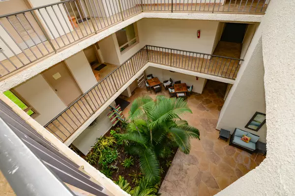 Stuart, FL 34996,1800 SE Saint Lucie BLVD 9-305