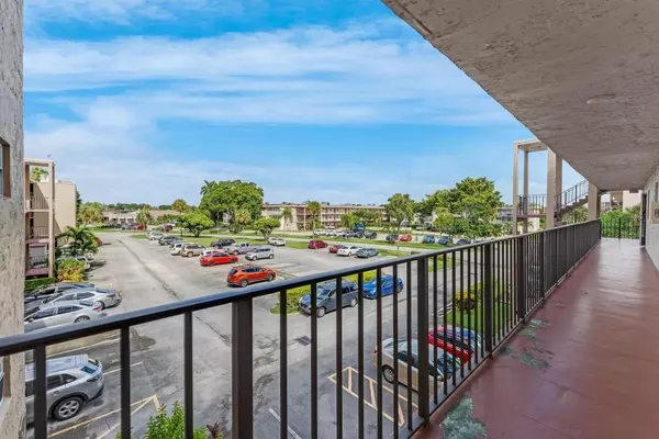 Palm Springs, FL 33461,225 Bonnie BLVD 314