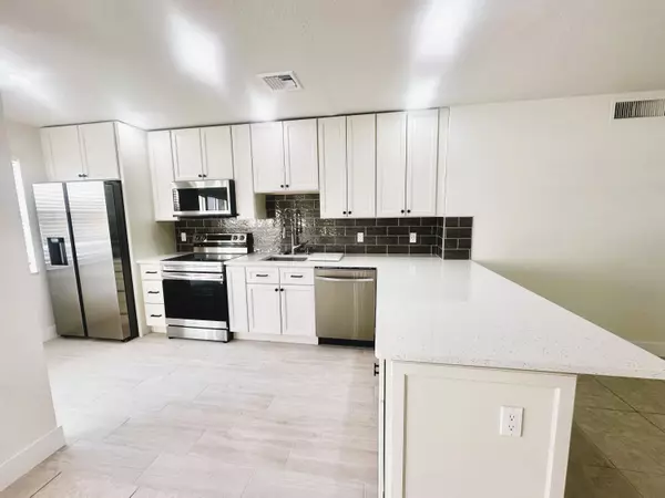 Boynton Beach, FL 33435,19 Colonial Club DR 203