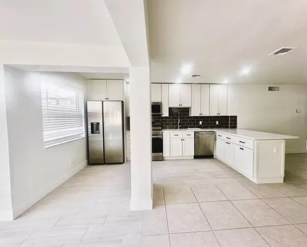 Boynton Beach, FL 33435,19 Colonial Club DR 203